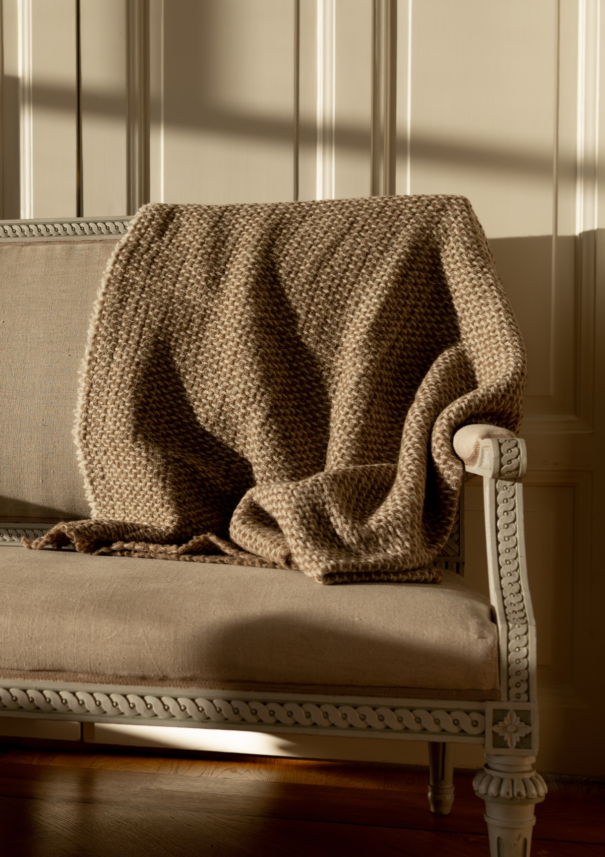 Textured pattern white and beige coloured throw made out of responsible Finnish sheep wool. Manufactured in Finland.