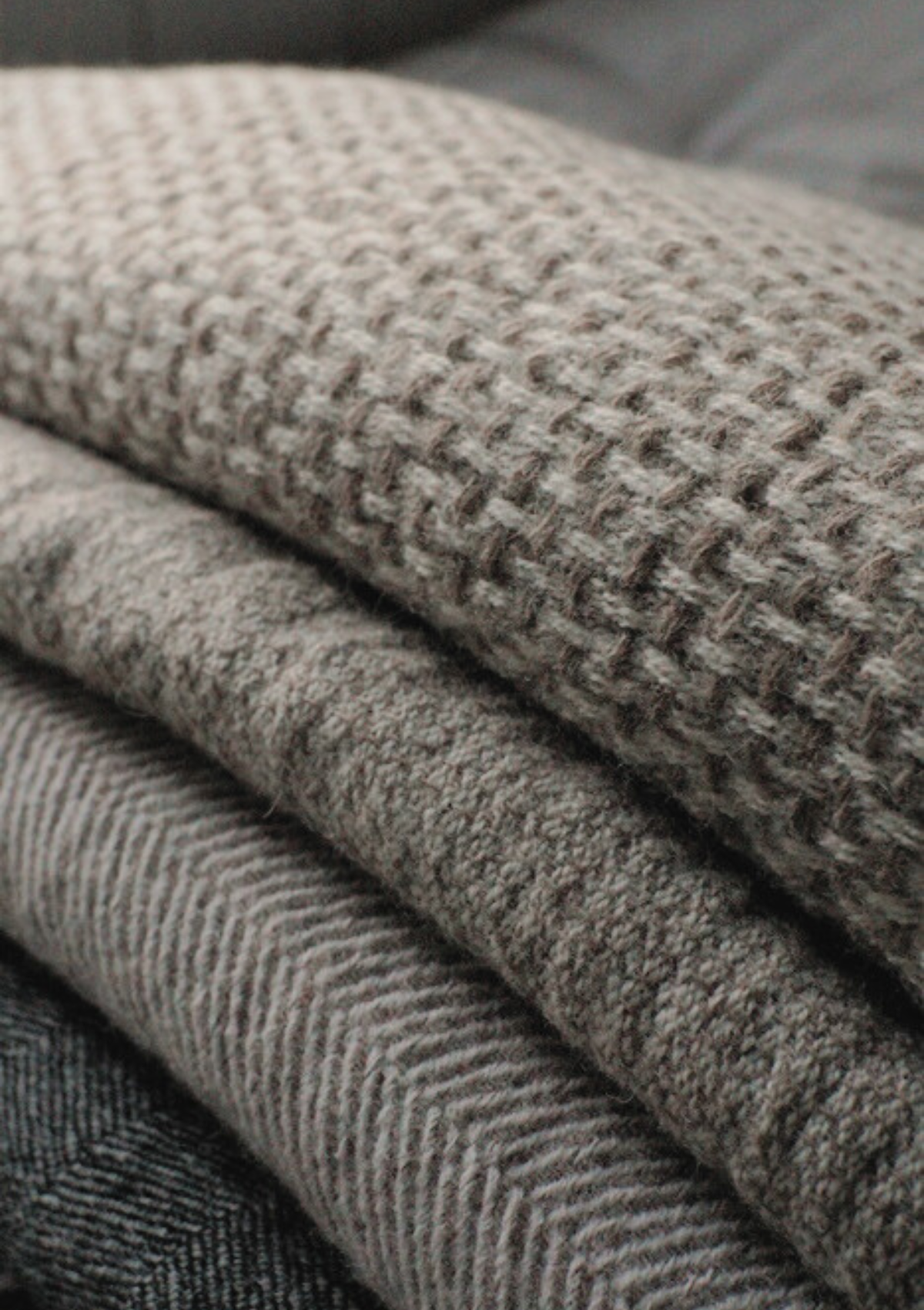 Textured pattern white and light grey colored throw made out of responsible Finnish sheep wool. Manufactured in Finland.