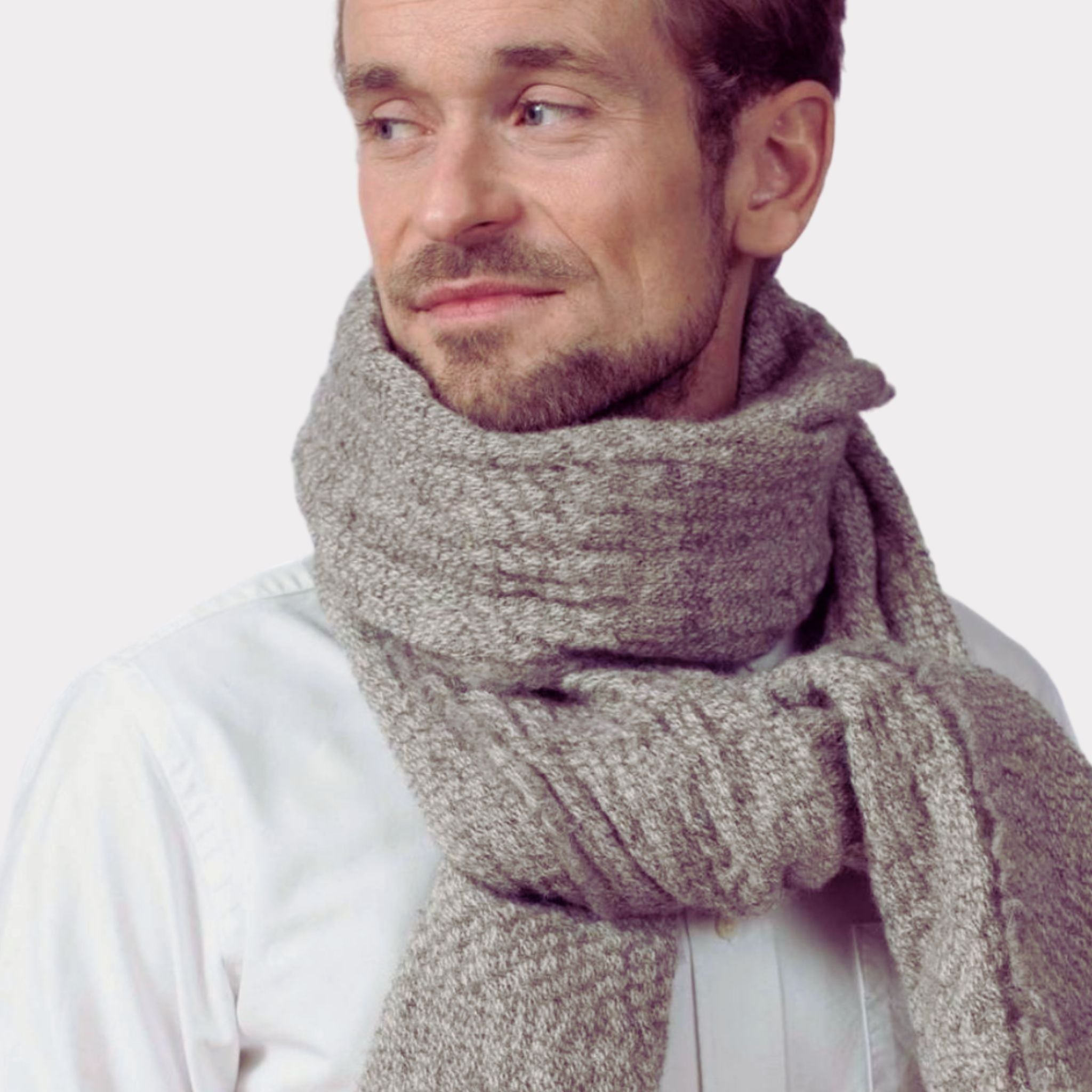 Grey textured scarf in responsible Finnish wool. Manufactured in Finland.