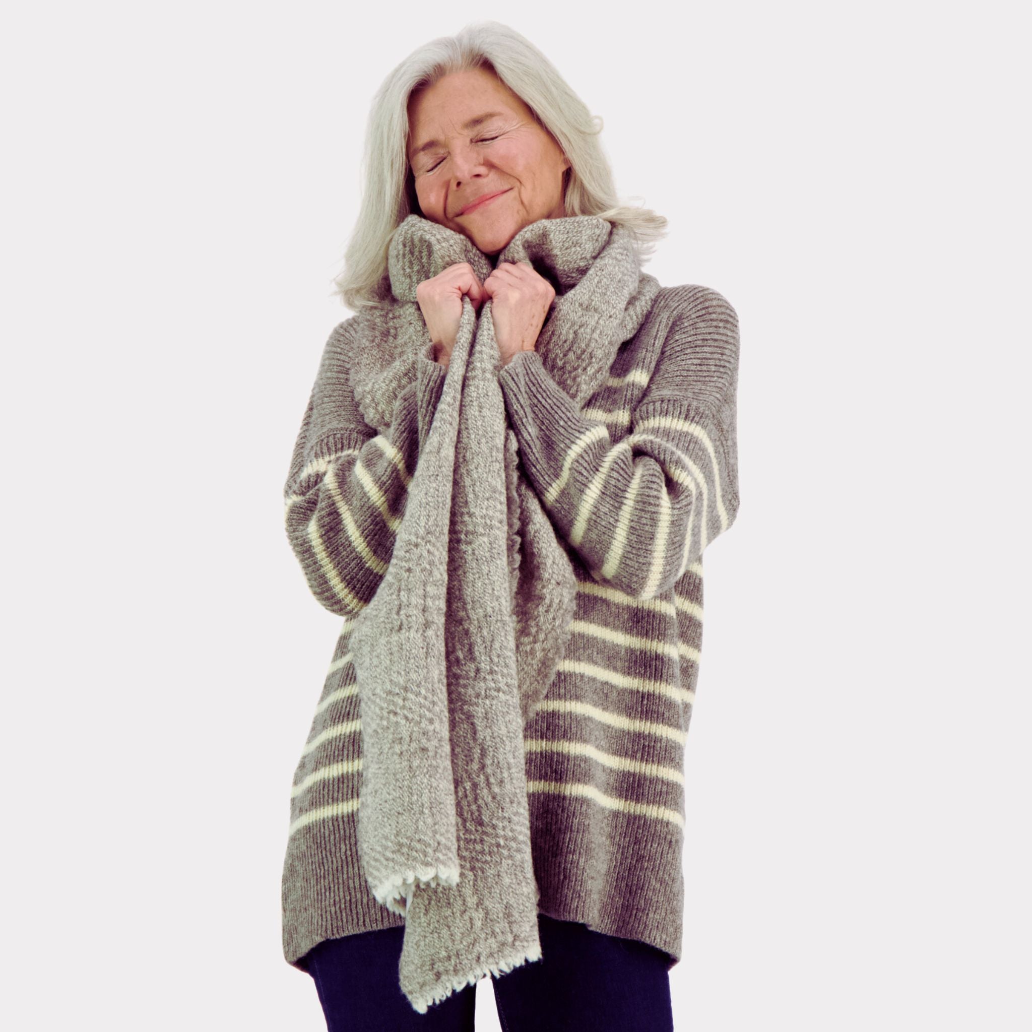 Grey textured scarf in responsible Finnish wool. Manufactured in Finland.