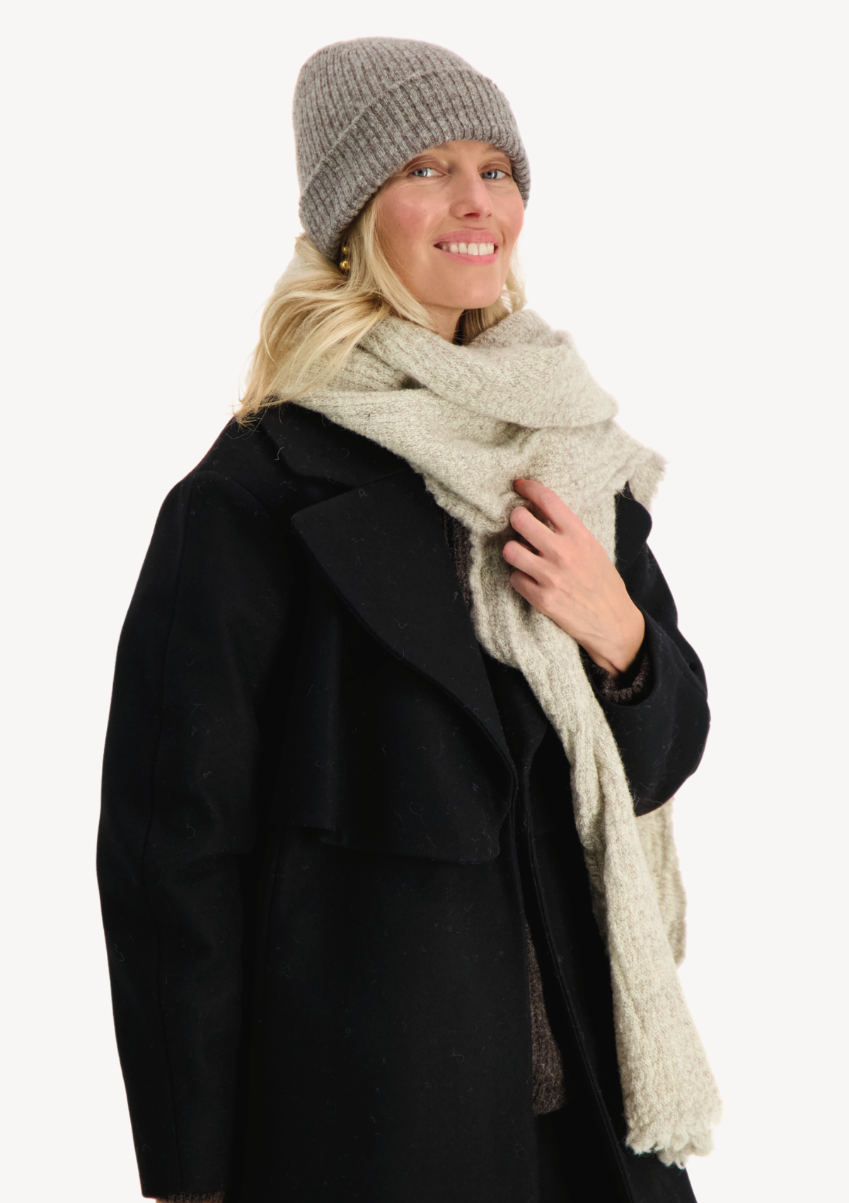 Light grey textured scarf in responsible Finnish wool. Manufactured in Finland.