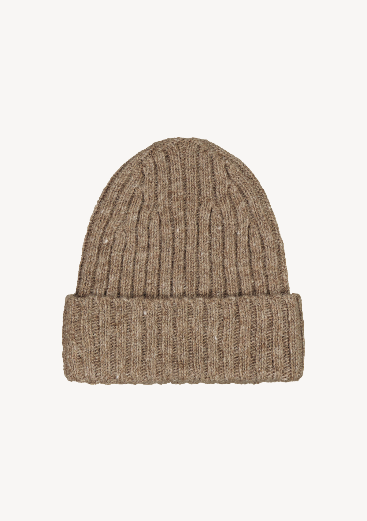 Ribbed beanie in beige responsibly manufactured in Finland from eco-friendly Finnish sheep wool.
