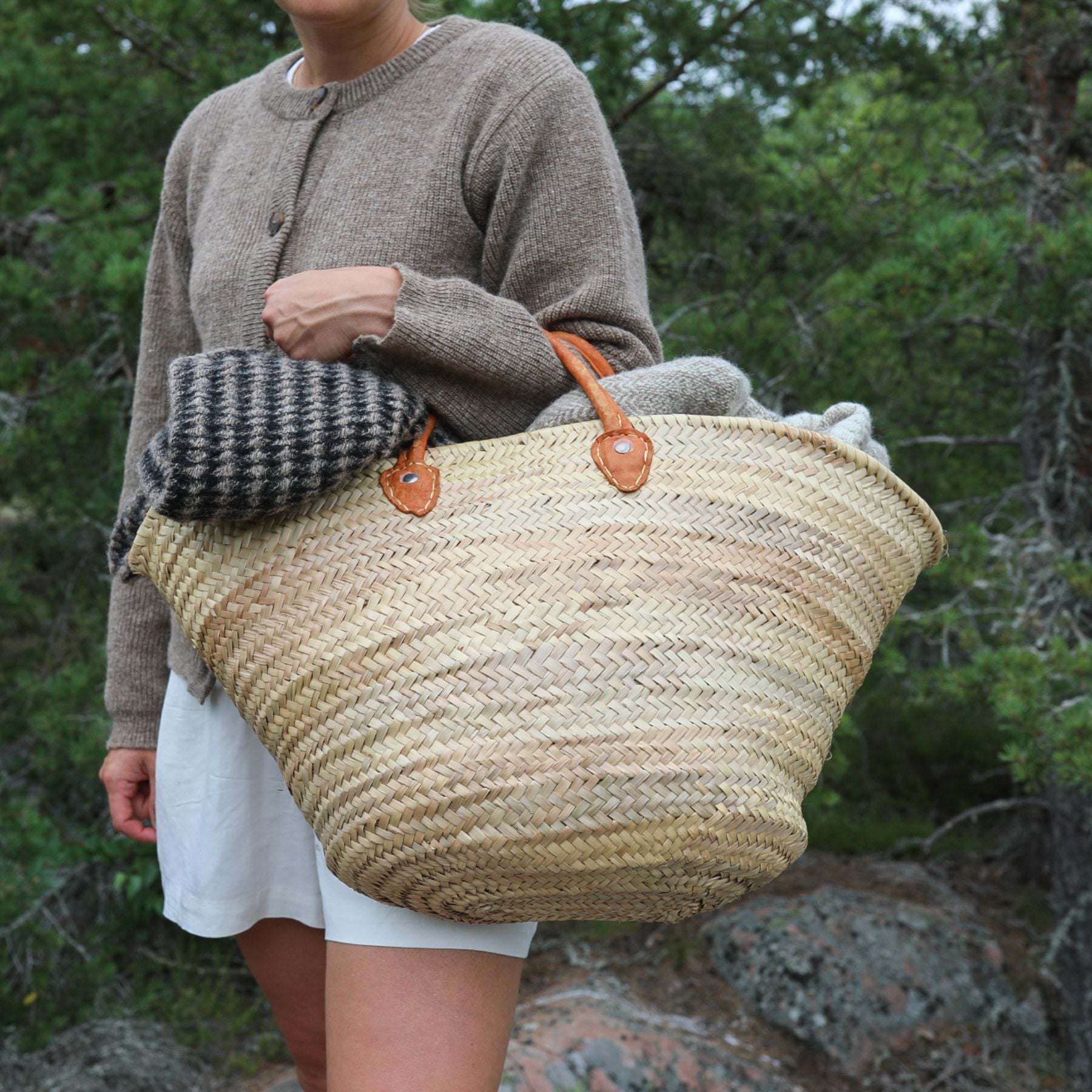 Beige and black colored goose eye patterned wool shawl made from Finnish sheep wool and manufactured in Finland.