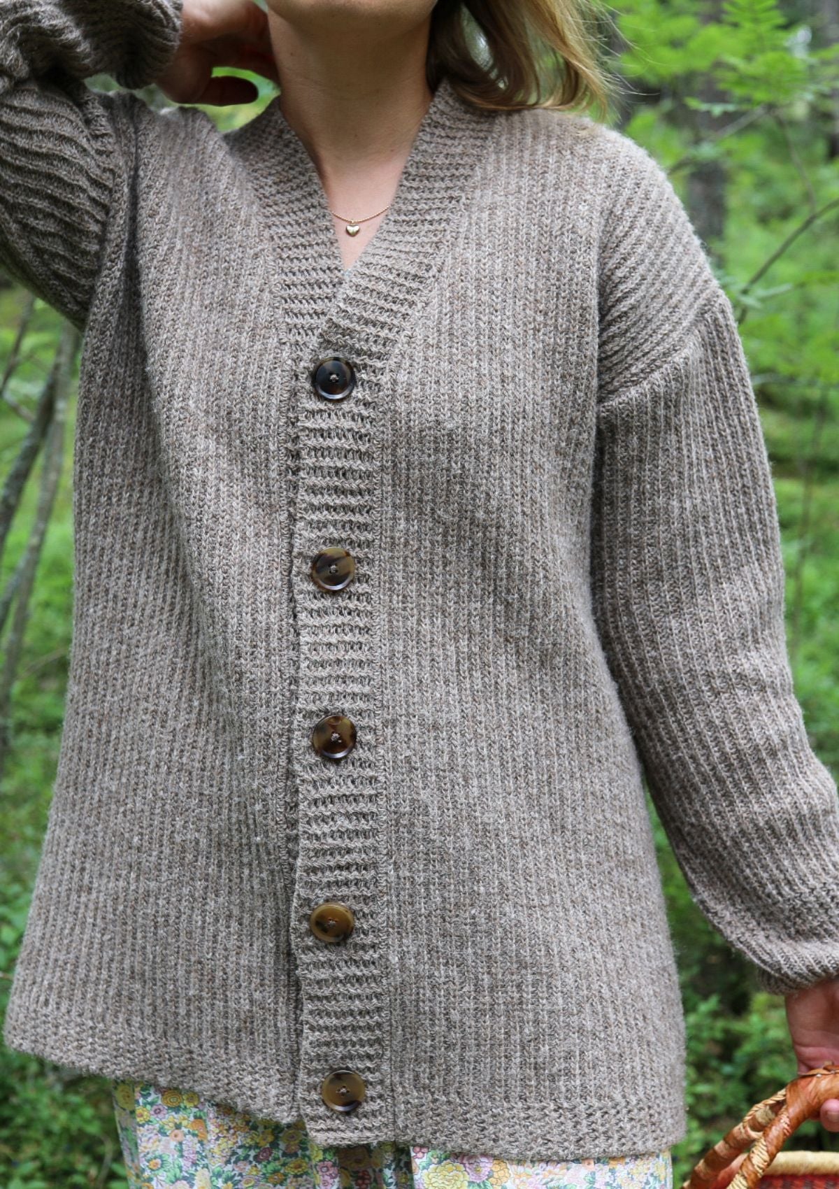 Ribbed longer beige v-neck cardigan with relaxed fit. Made of responsible Finnish sheep wool in Finland.