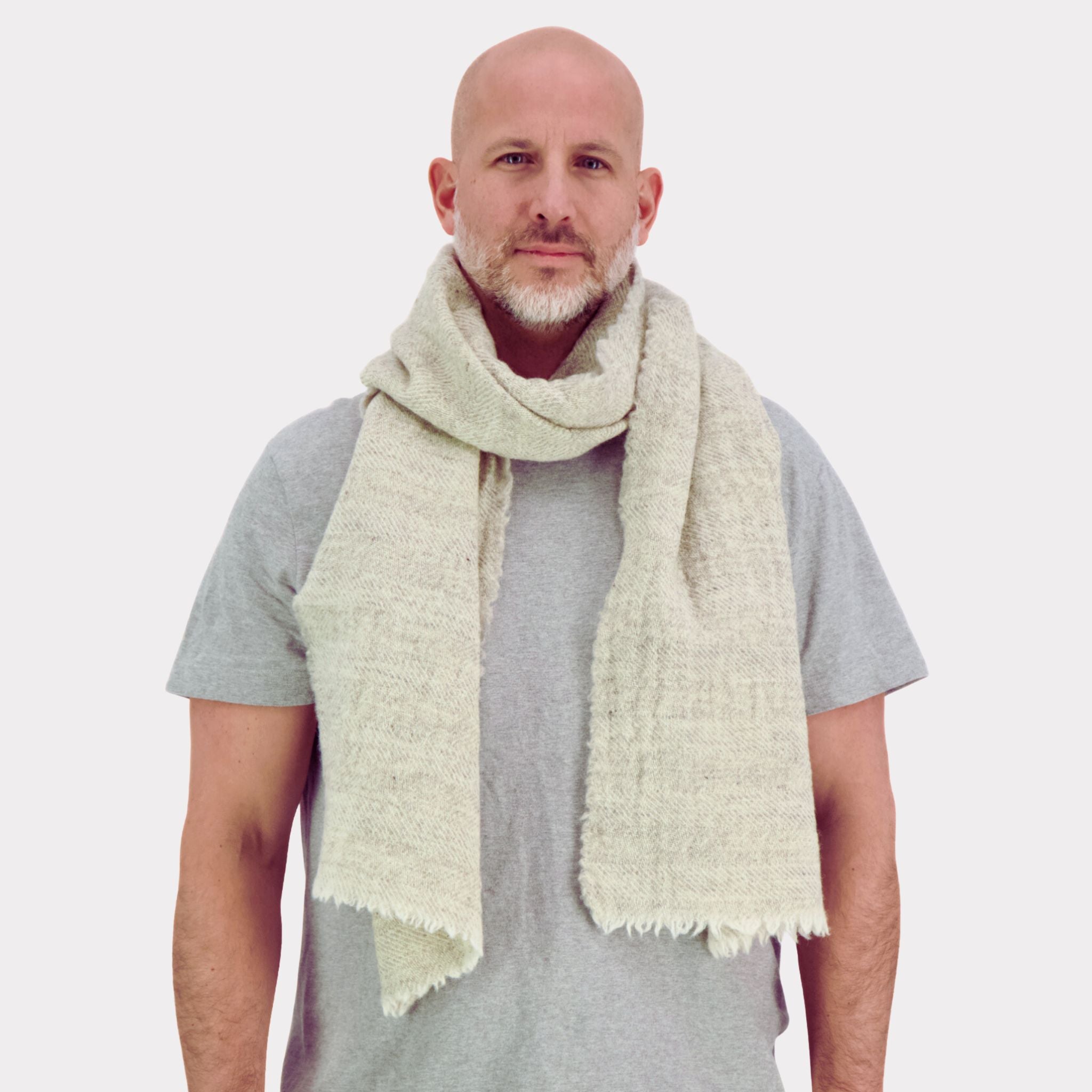 Light grey herringbone scarf in responsible Finnish sheep wool. Manufactured in Finland.