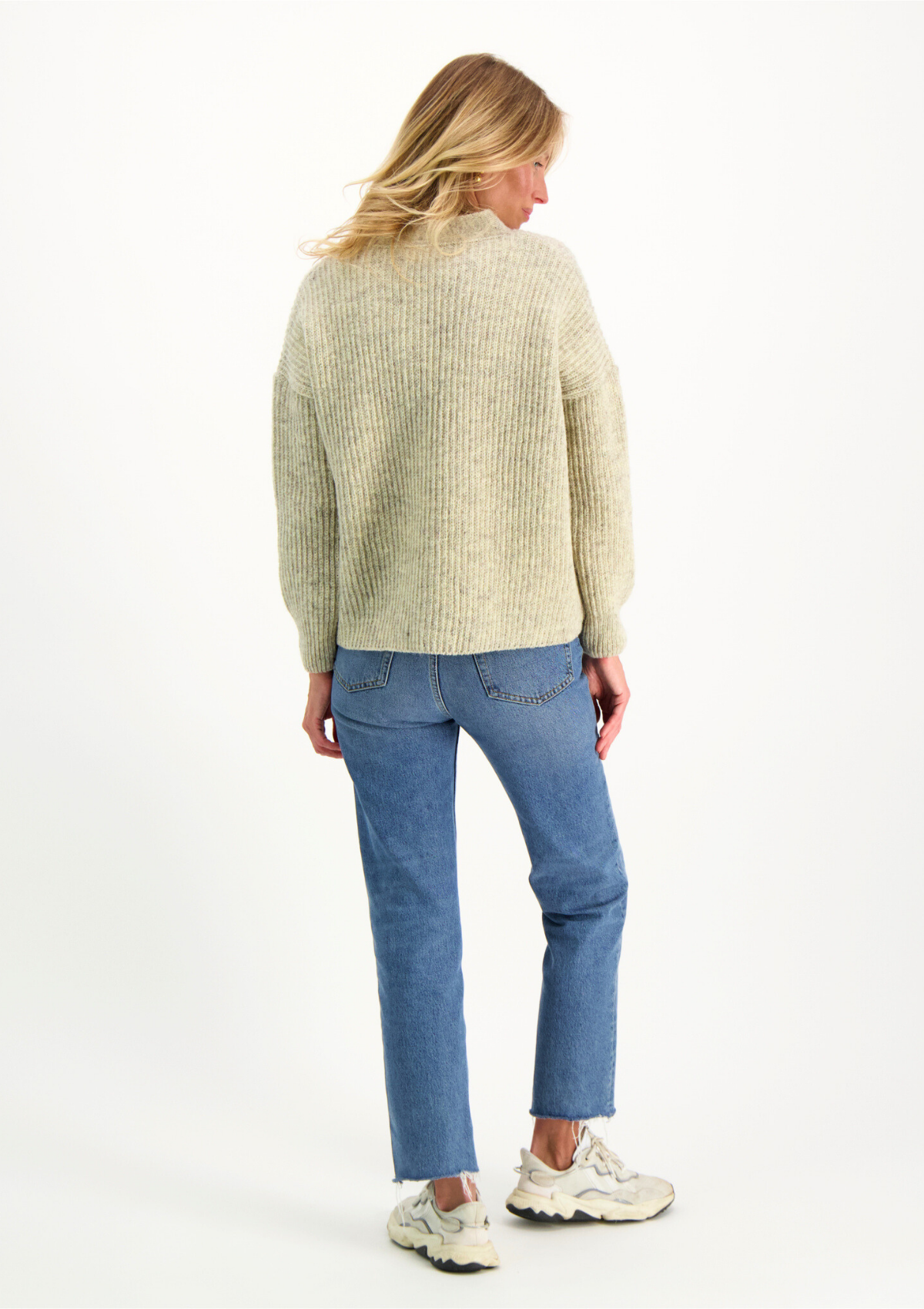 Light grey cardigan responsibly made in Finland from Finnish sheep wool.