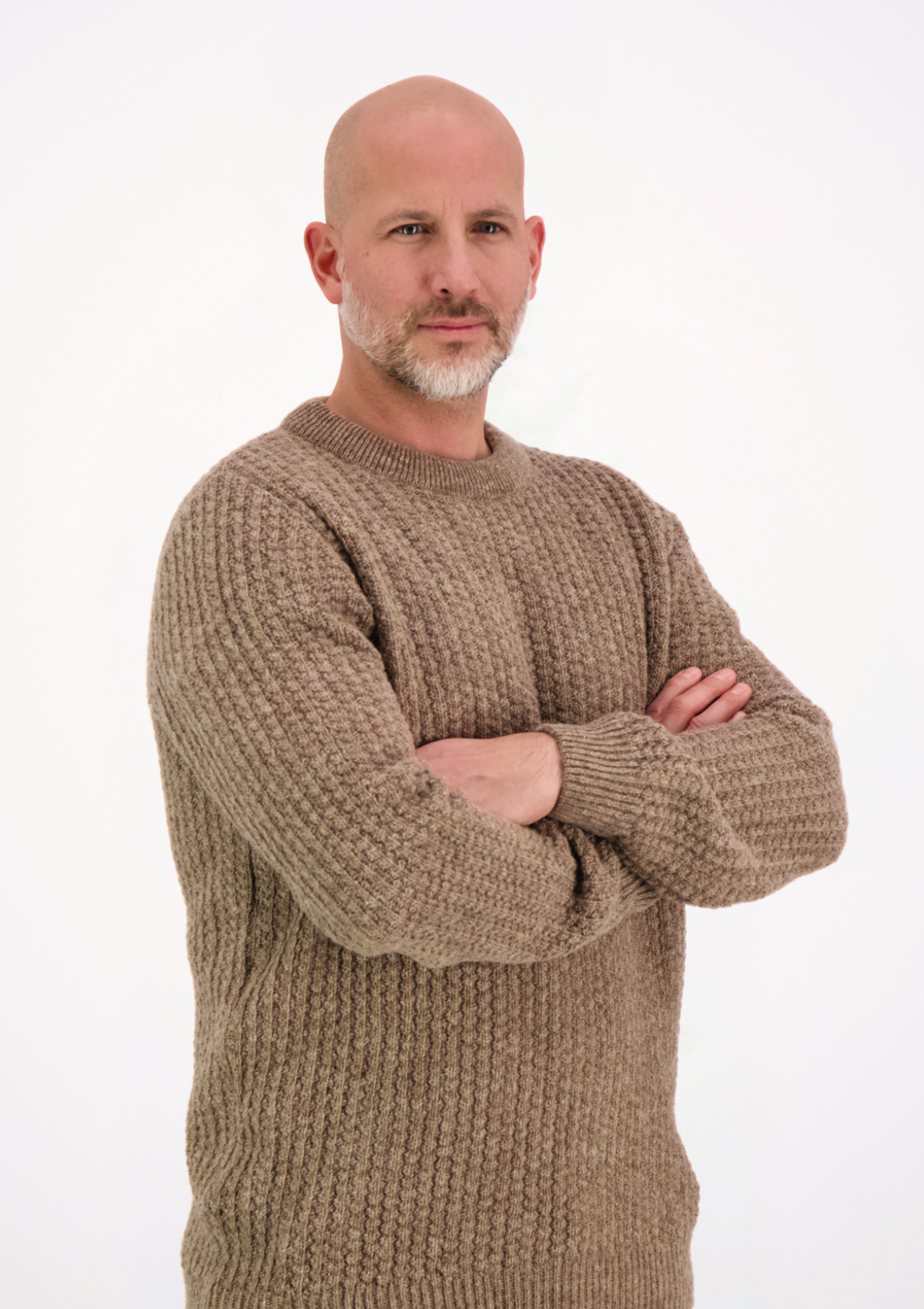 O-neck beige knit made of Finnish responsible sheep wool and manufactured in Finland.