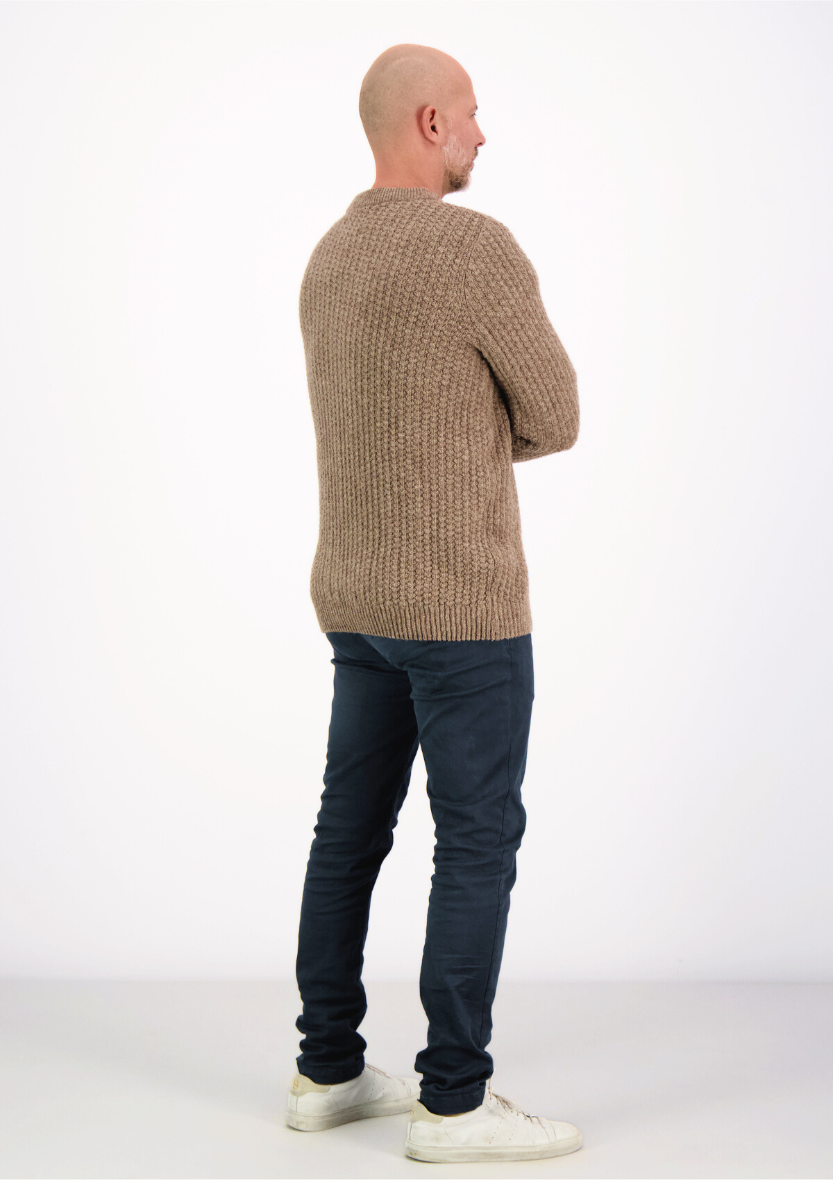O-neck beige knit made of Finnish responsible sheep wool and manufactured in Finland.