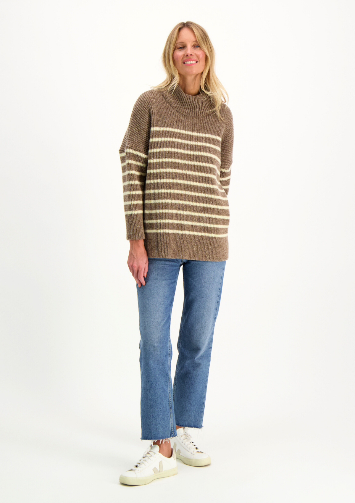 Turtleneck beige striped knit made of Finnish sheep wool and manufactured responsibly in Finland. Relaxed fit.