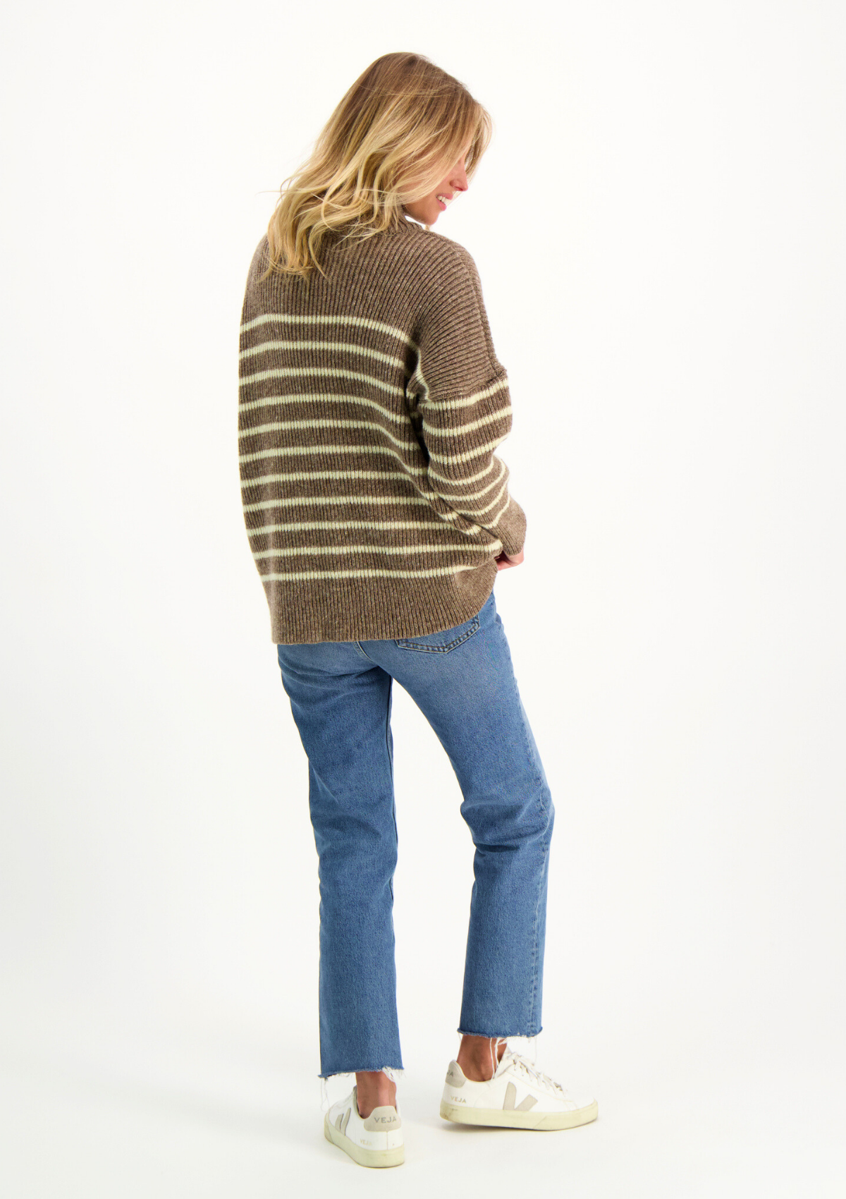 Turtleneck beige striped knit made of Finnish sheep wool and manufactured responsibly in Finland. Relaxed fit.