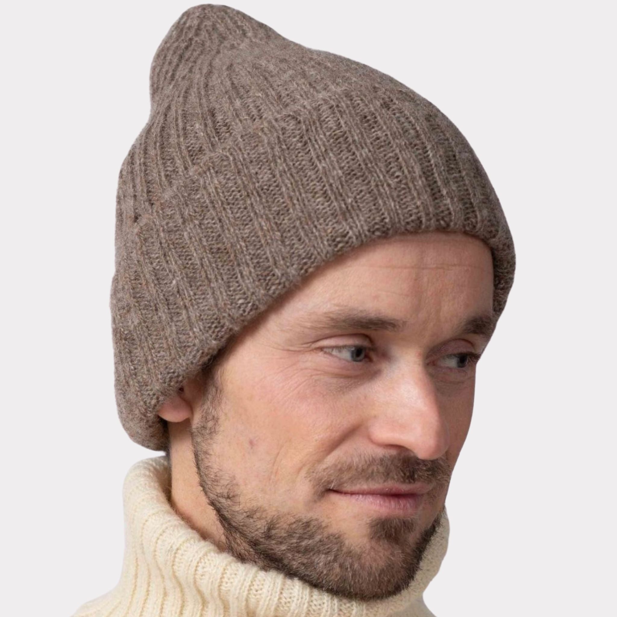 Ribbed beanie in beige color made out of responsible Finnish sheep wool. Loose fit. Manufactured in Finland.
