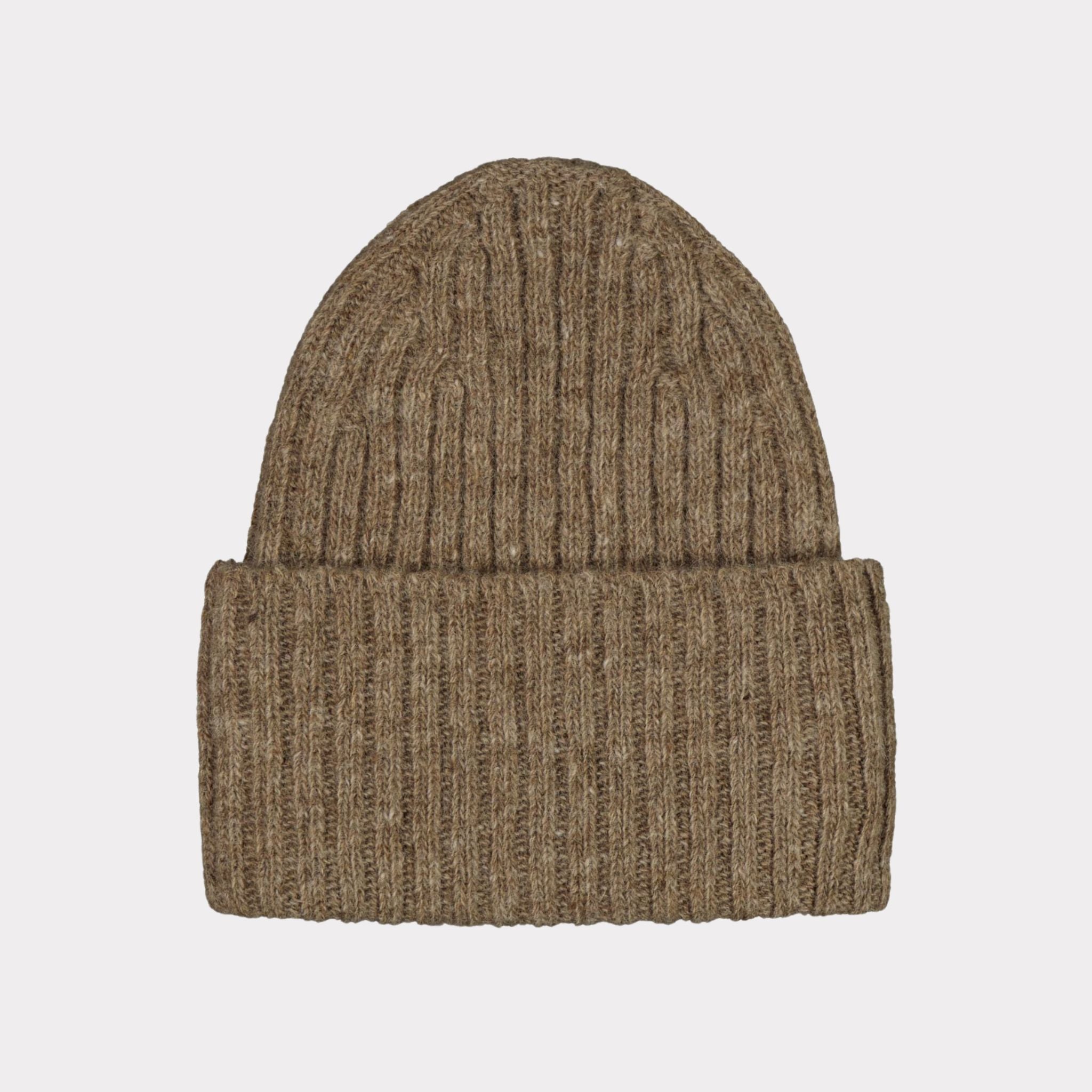 Ribbed beanie in beige color made out of responsible Finnish sheep wool. Loose fit. Manufactured in Finland.