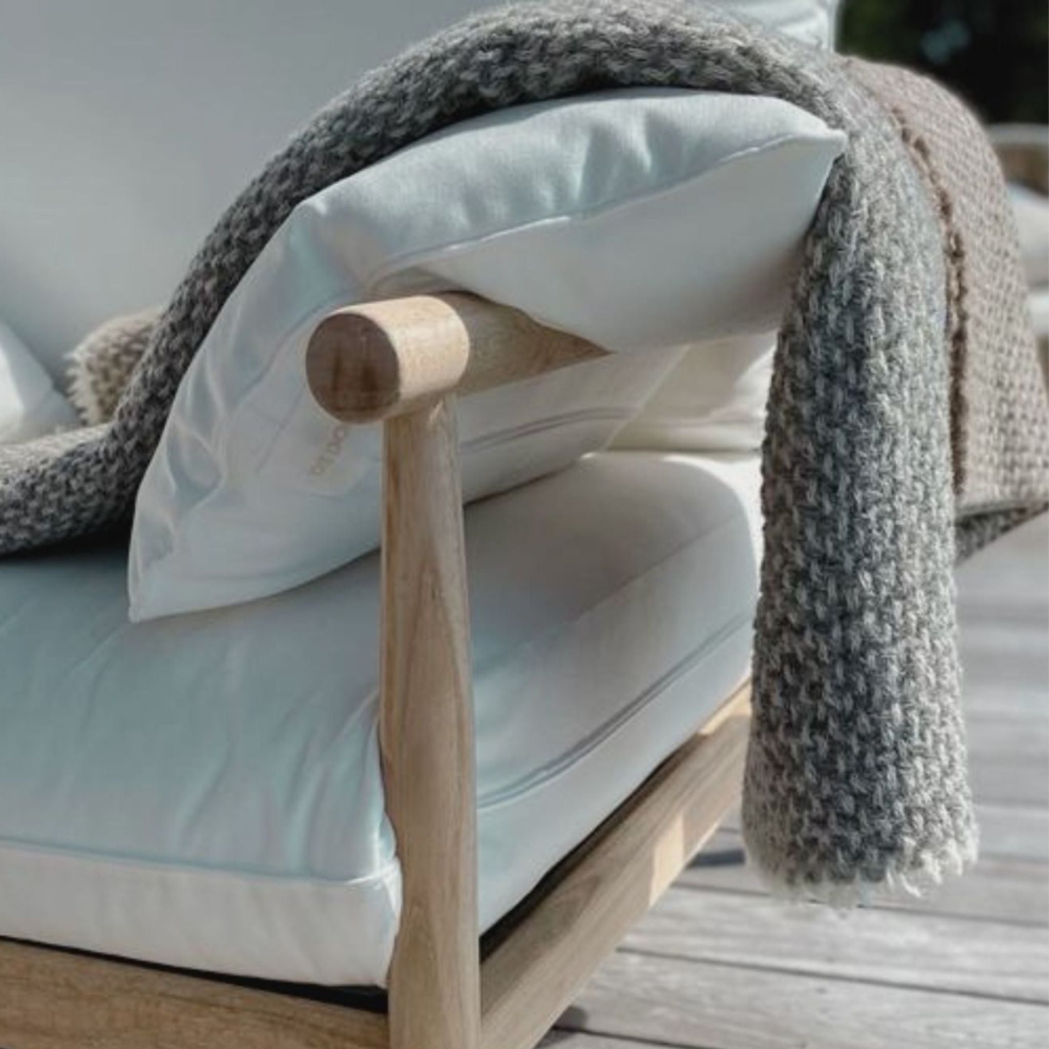 Textured white and grey throw made from responsibly sourced Finnish sheep wool, manufactured in Finland.