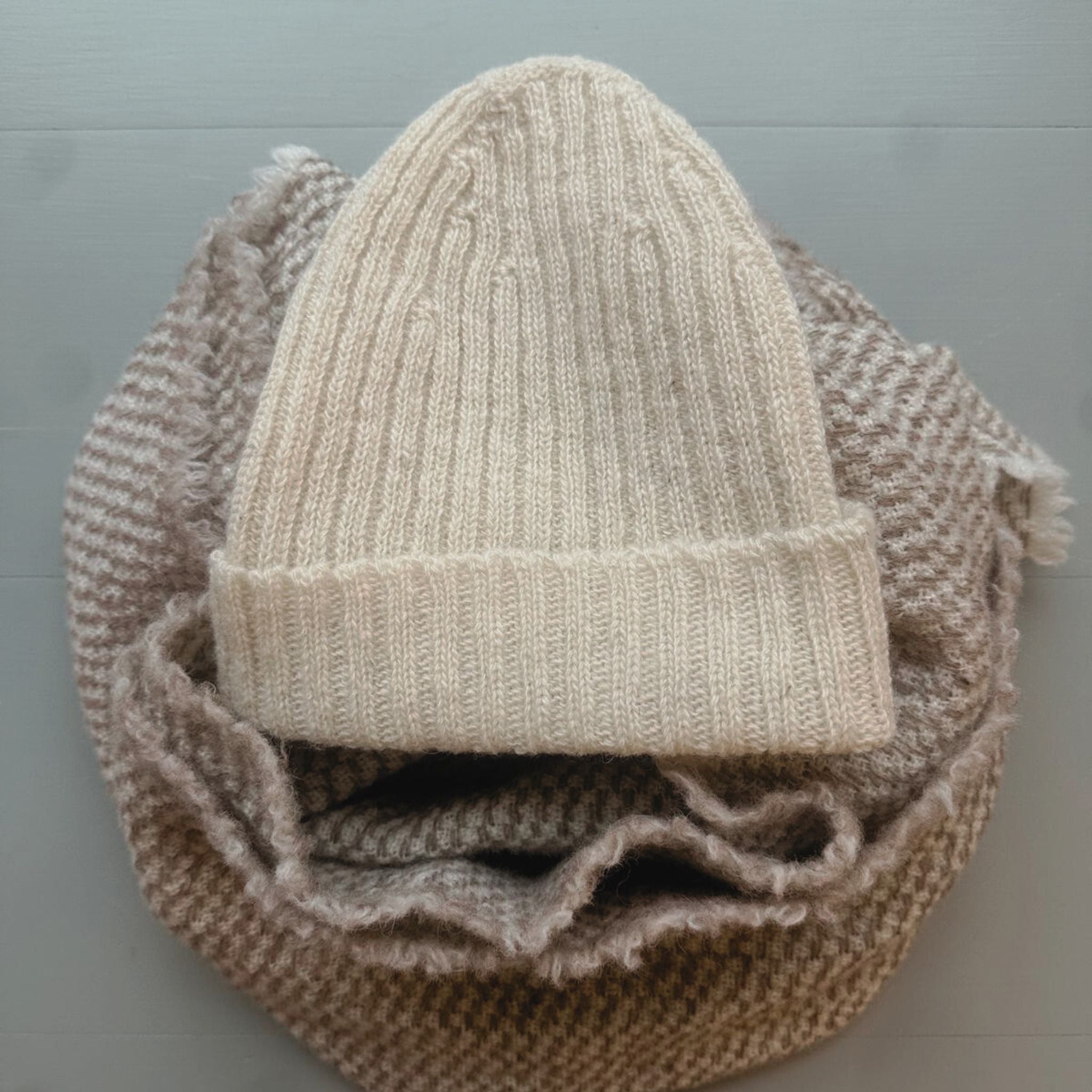 Soft, durable wool beanie and wool scarf made in Finland, featuring a minimalist Nordic design.