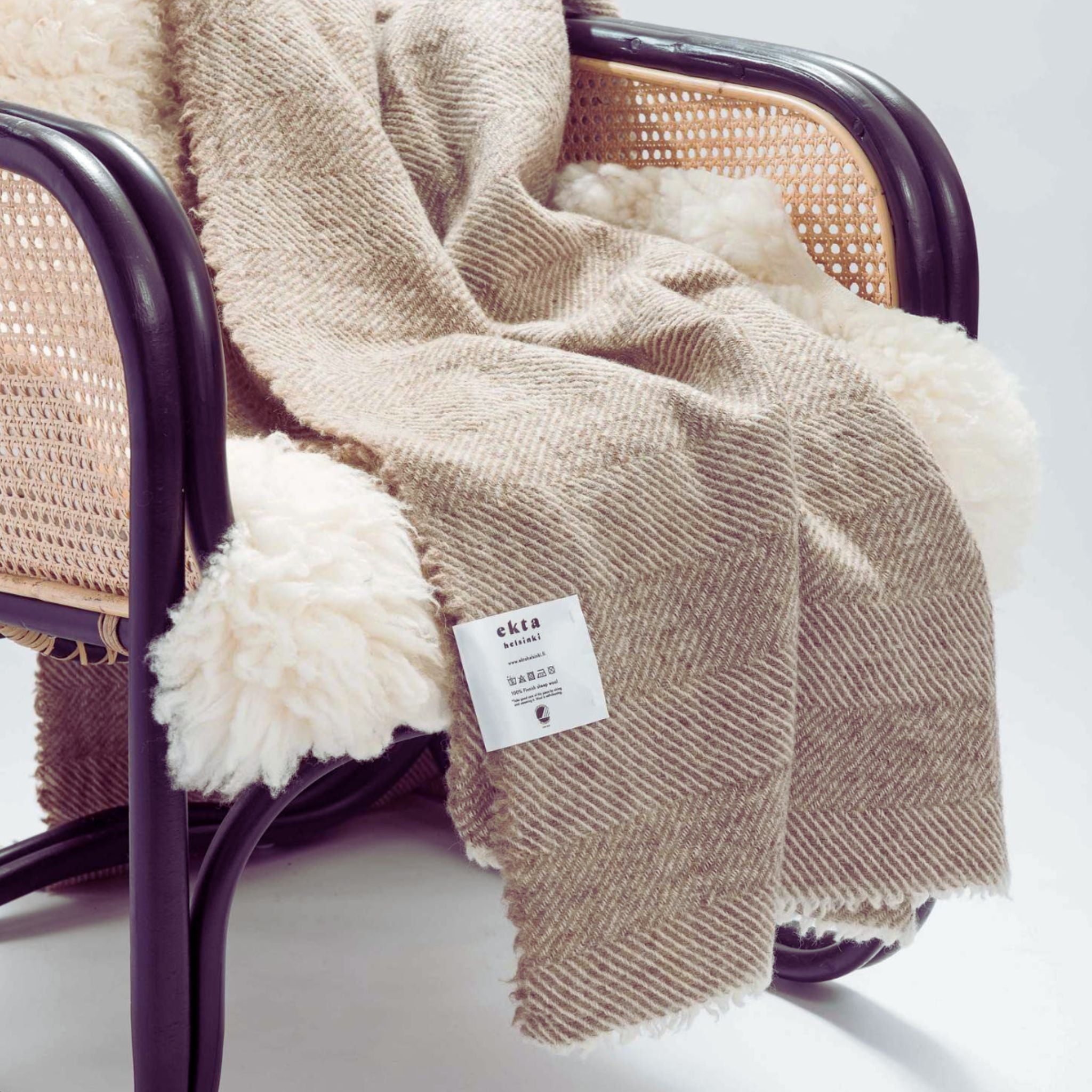 Premium Finnish wool throw in beige and white, soft and cozy