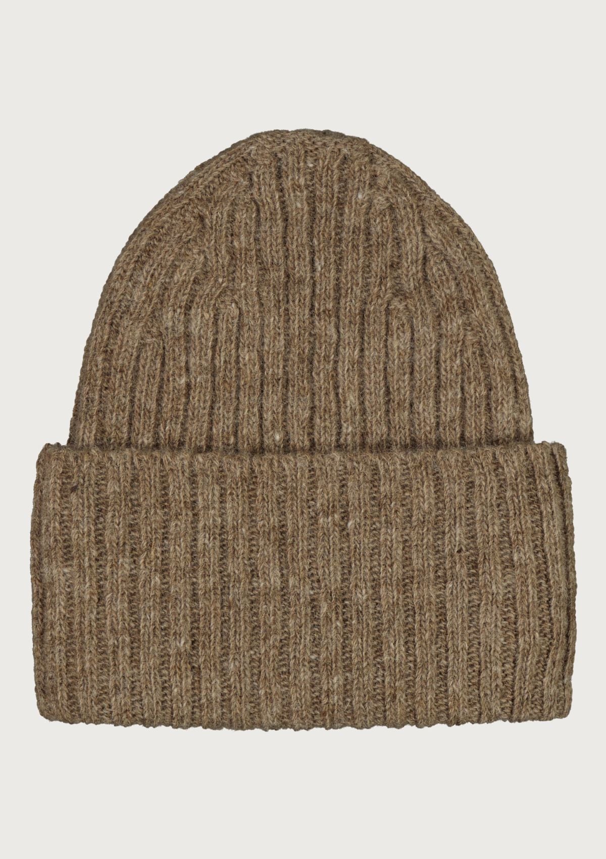 Ribbed beanie in beige color made out of responsible Finnish sheep wool. Loose fit. Manufactured in Finland.