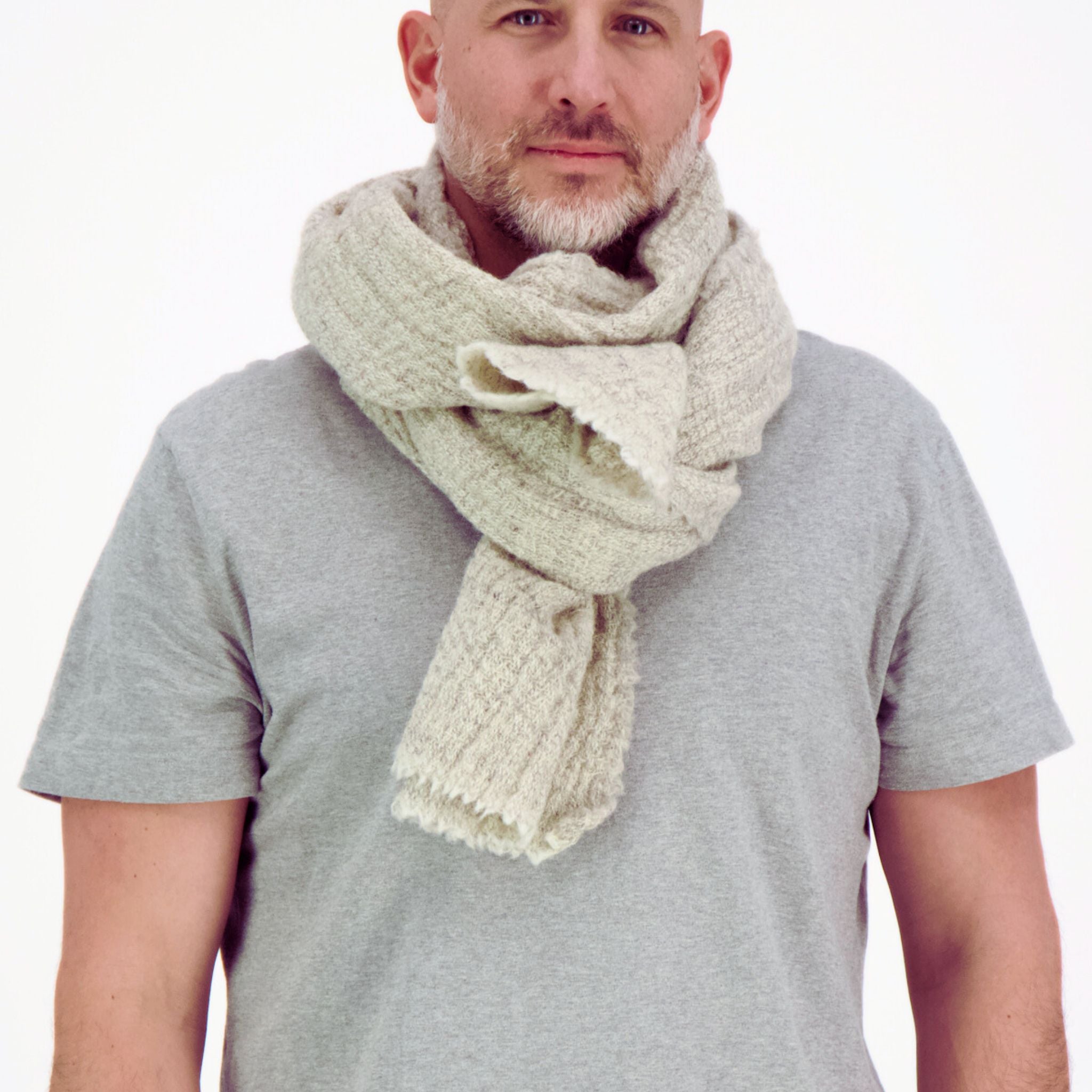 Light grey textured scarf in responsible Finnish wool. Manufactured in Finland. 