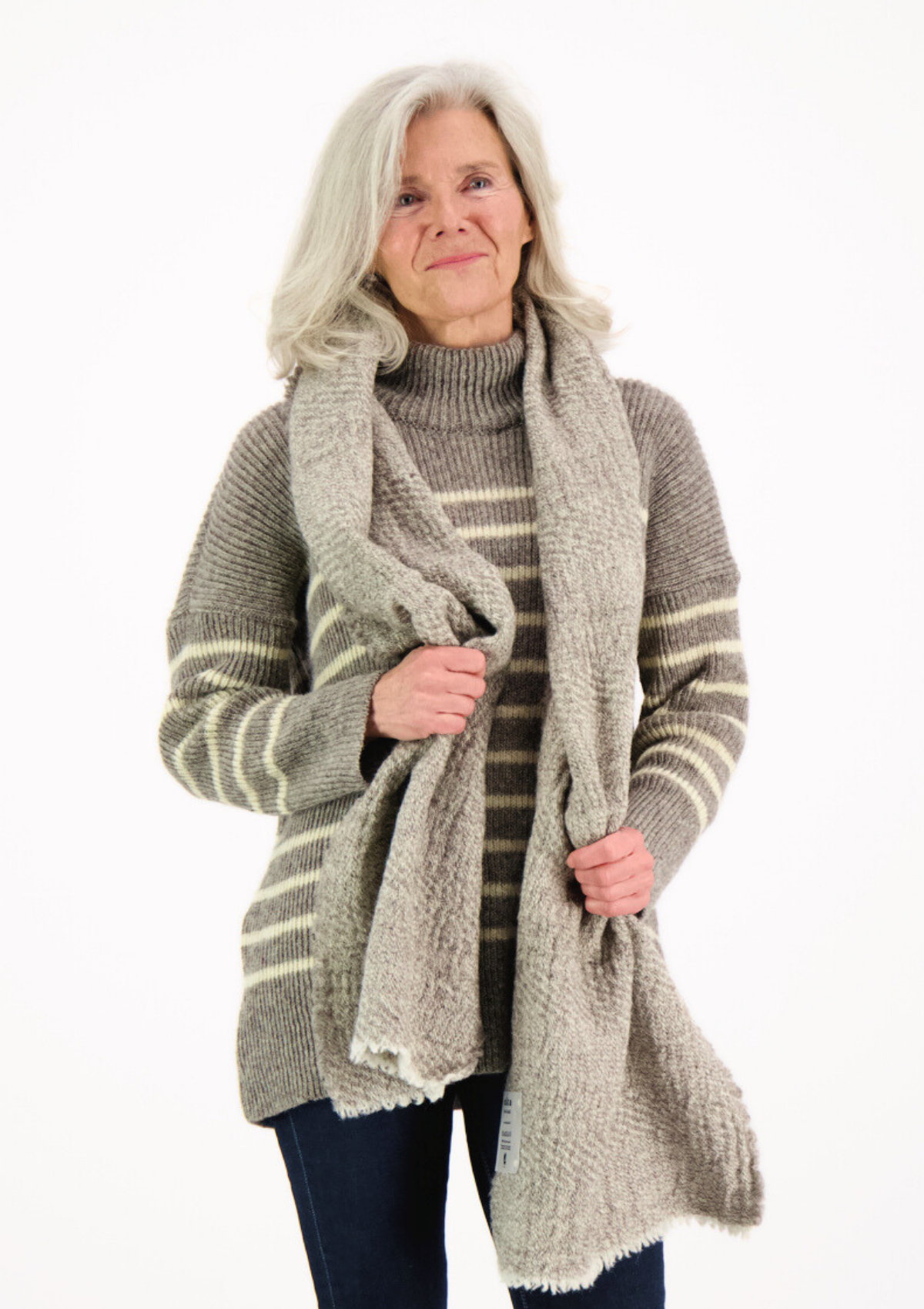 Grey textured scarf in responsible Finnish wool. Manufactured in Finland. 