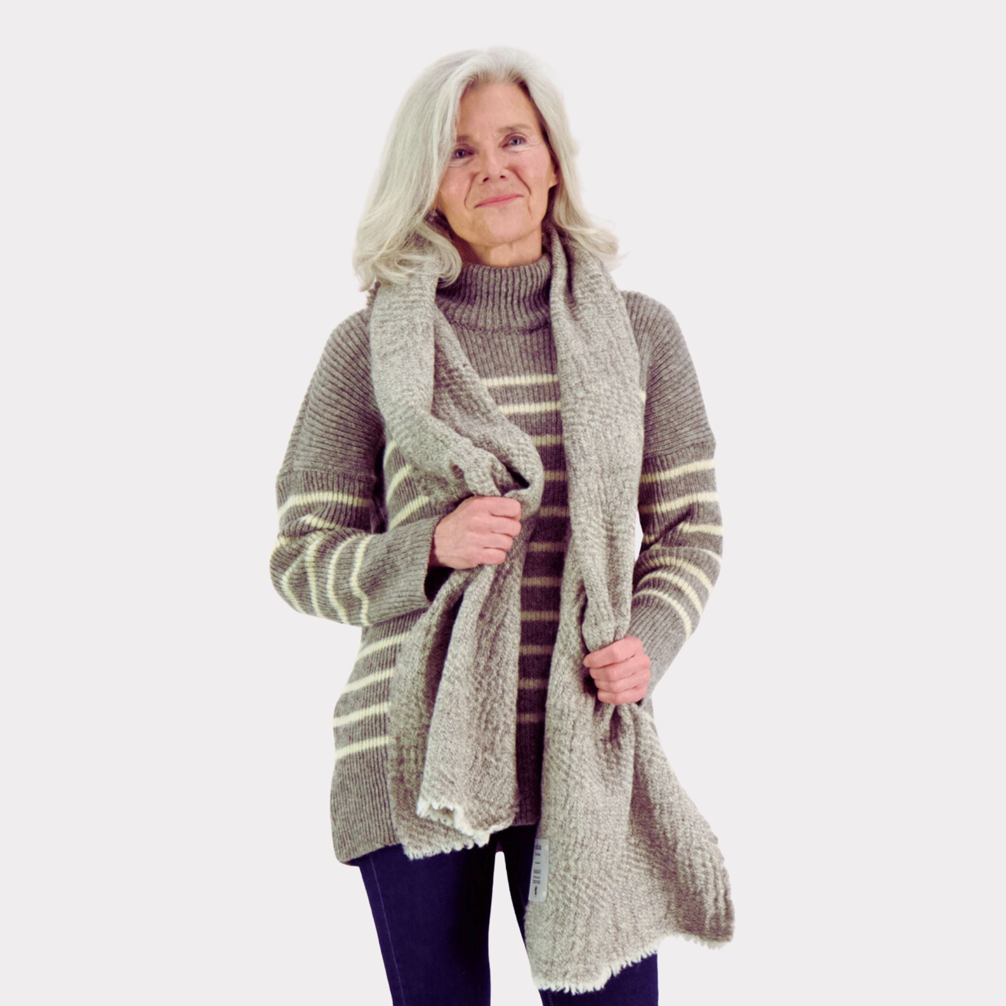 Grey textured scarf in responsible Finnish wool. Manufactured in Finland. 