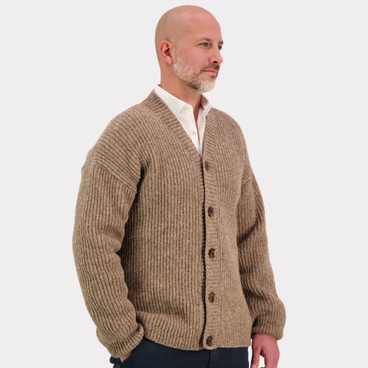 Ribbed longer beige cardigan with relaxed fit. Made of responsible Finnish sheep wool in Finland. 