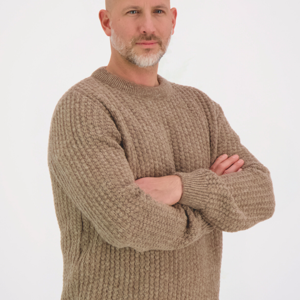 O-neck beige knit made of Finnish responsible sheep wool and manufactured in Finland. 
