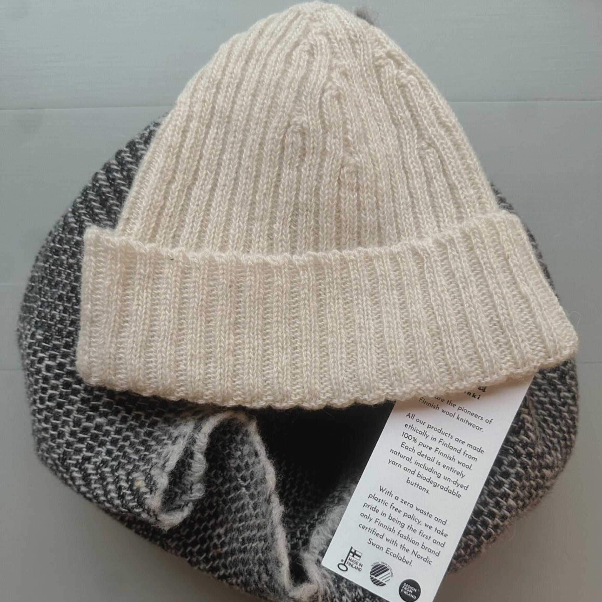 Soft, durable wool beanie and wool scarf made in Finland, featuring a minimalist Nordic design.