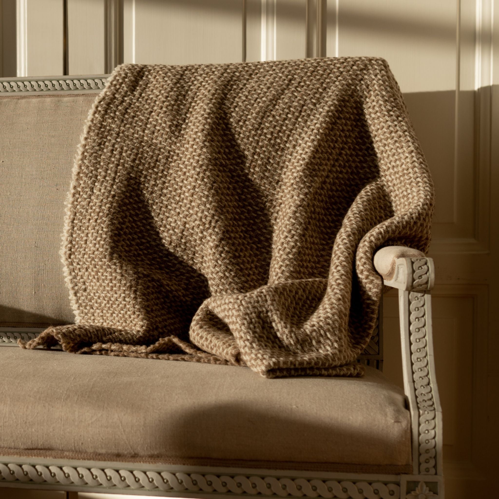 Textured white and beige throw made from responsibly sourced Finnish sheep wool, manufactured in Finland.