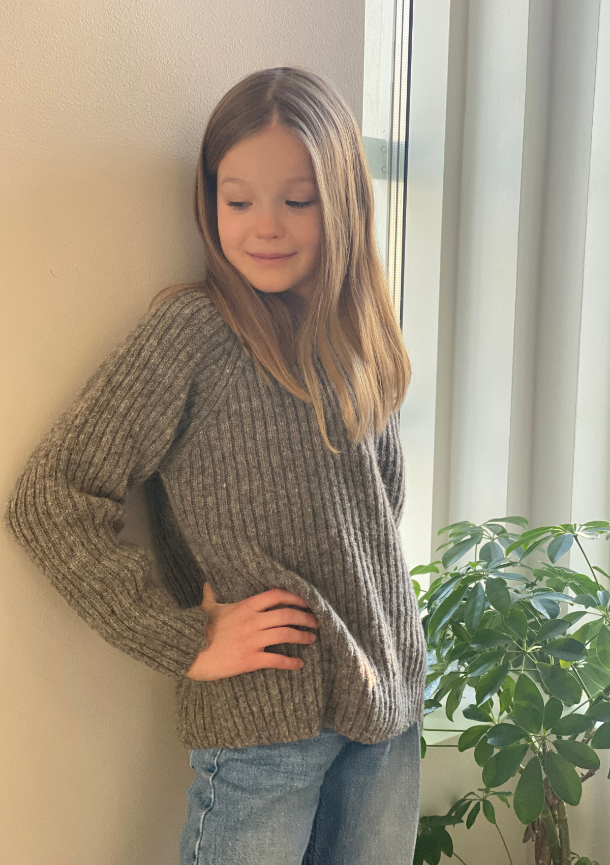 Kids responsible Finnish sheep wool knit in grey, manufactured in Finland. 